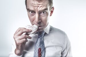 お腹の脂肪吸引後に食事で回復を早めるためには何を食べるべき？
