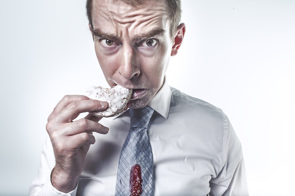 お腹の脂肪吸引後の回復を早めるために何を食べるべき？